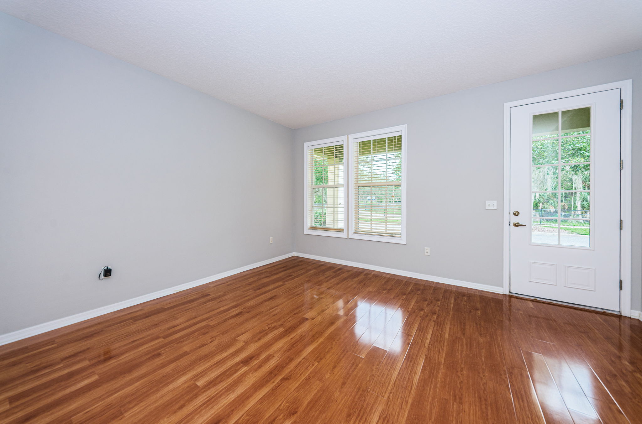 Living Room2-4
