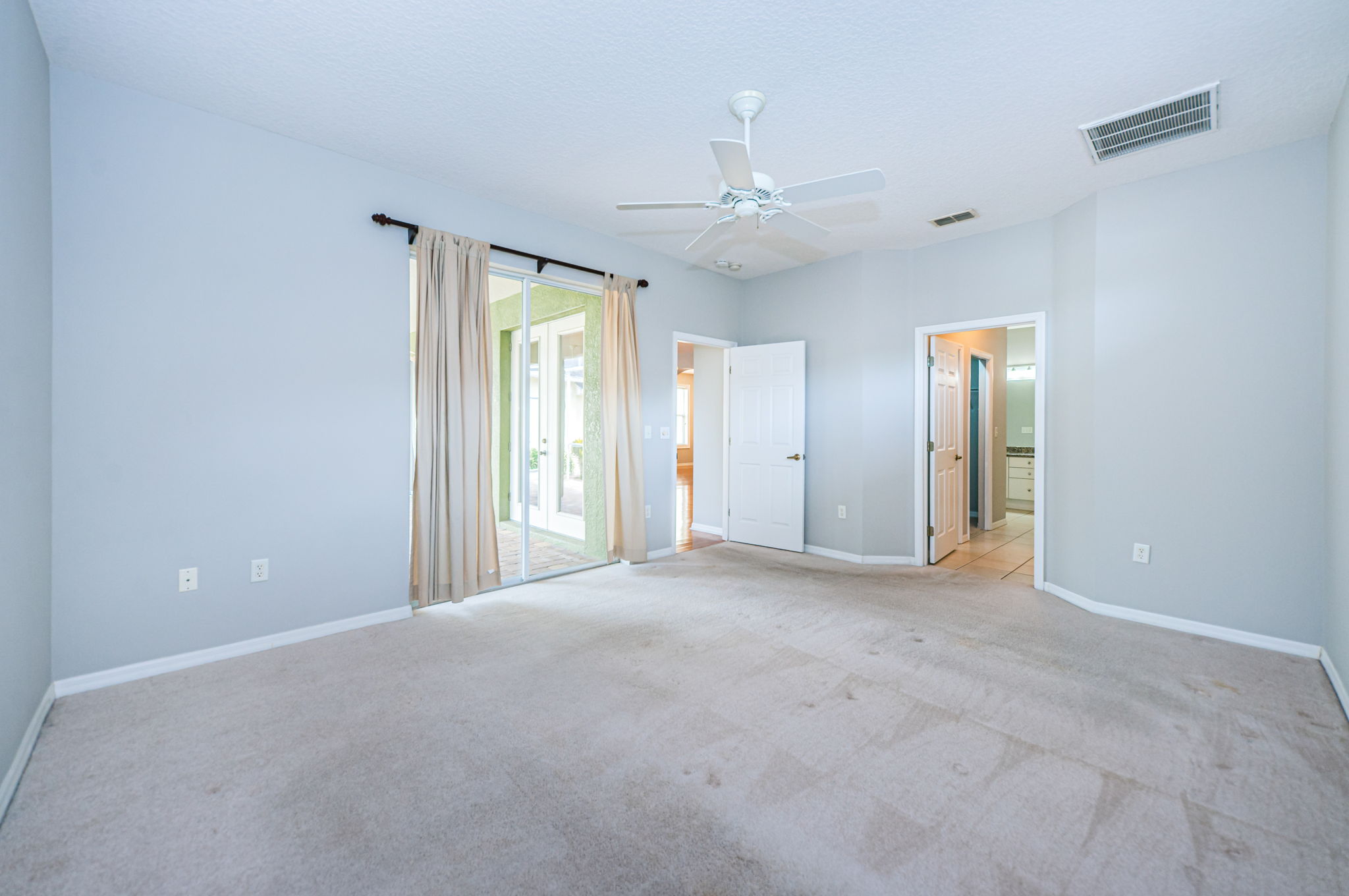 Master Bedroom1b-3