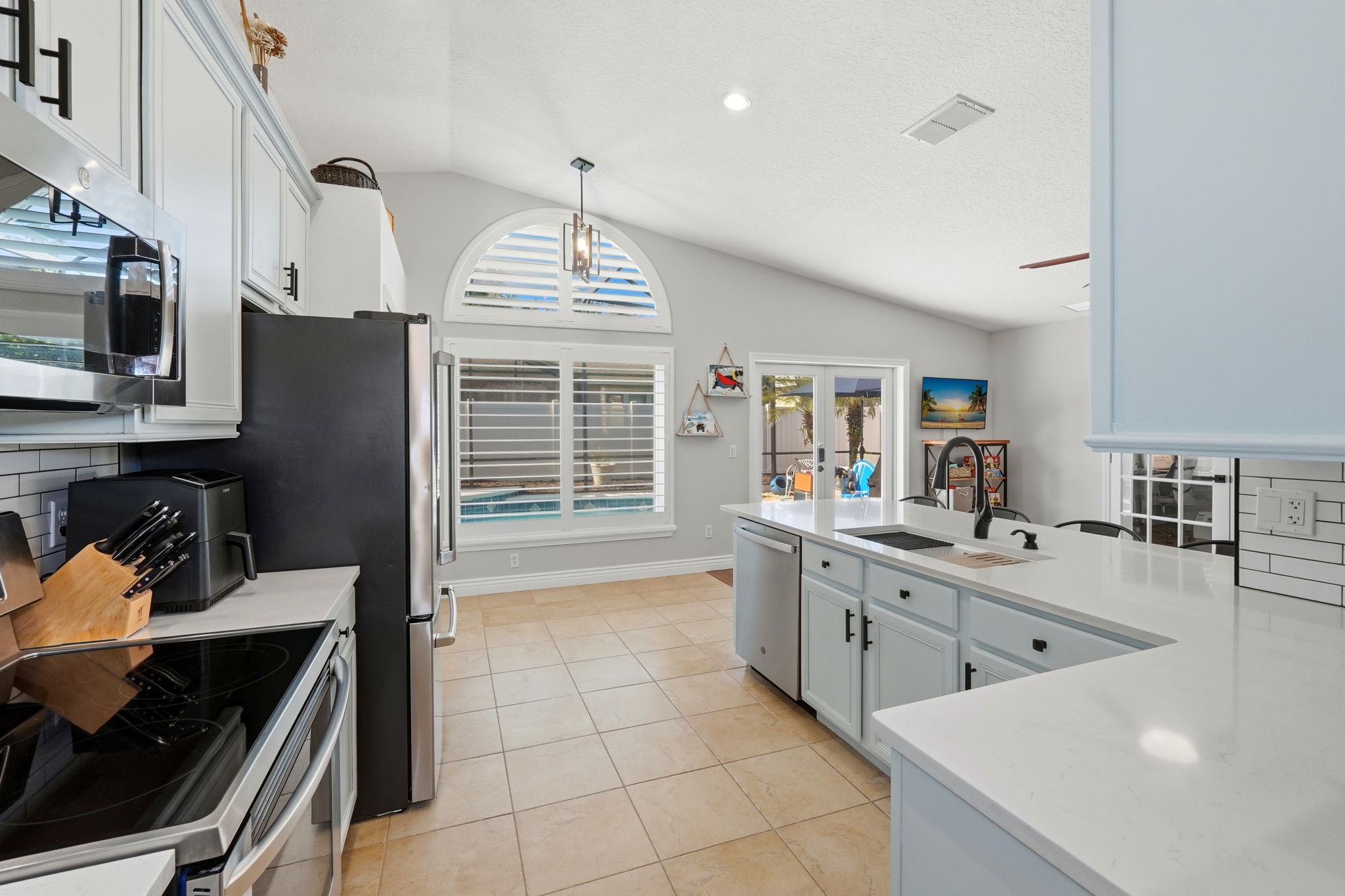 Fully Equipped Modern Kitchen