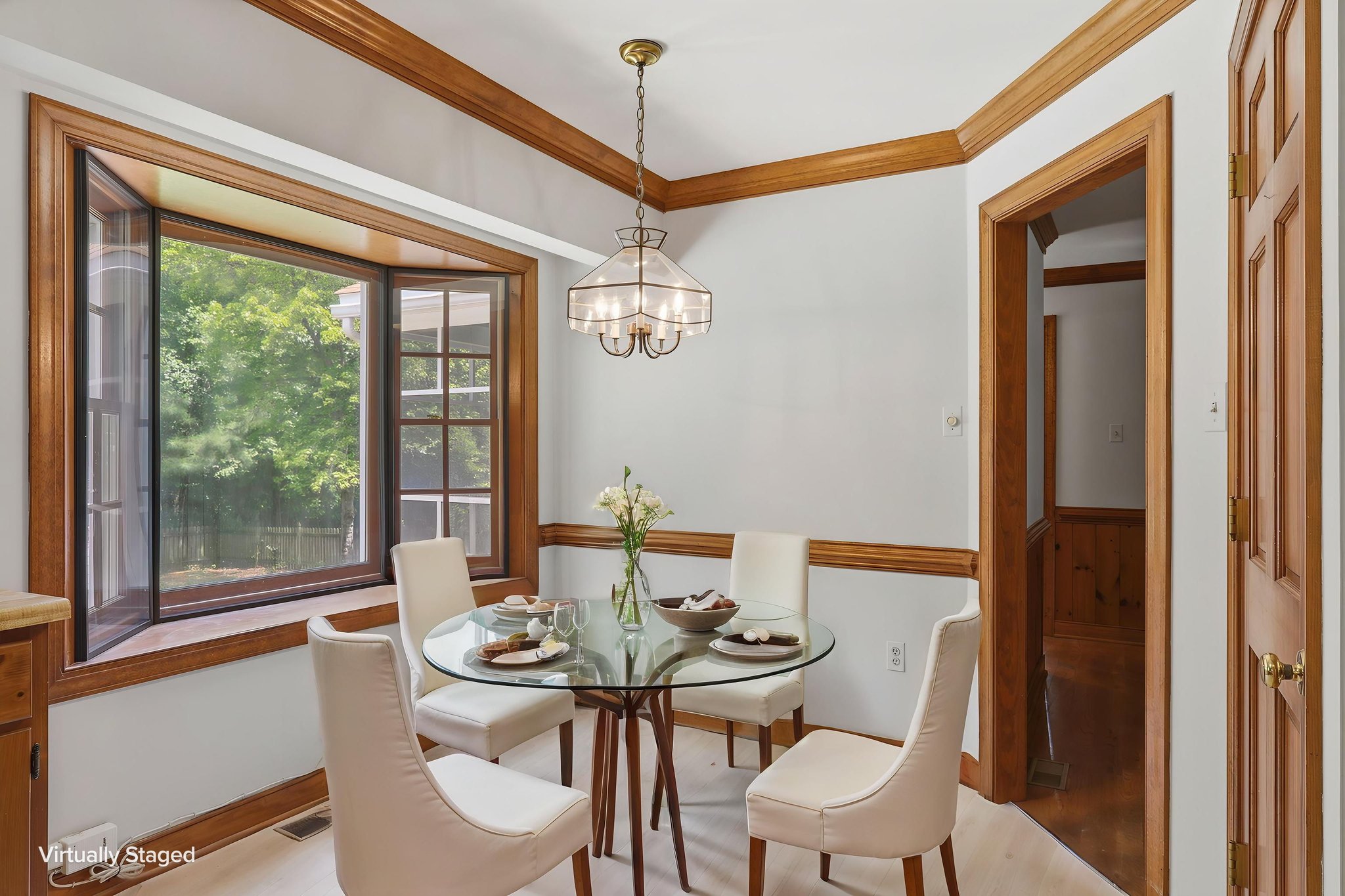 15-Casual Dining virtually staged.jpeg