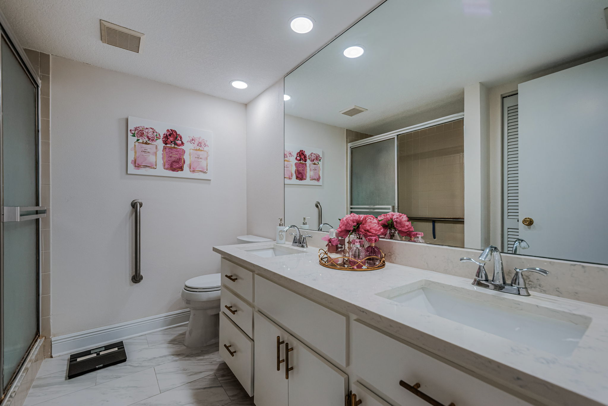 Primary Bathroom 1a