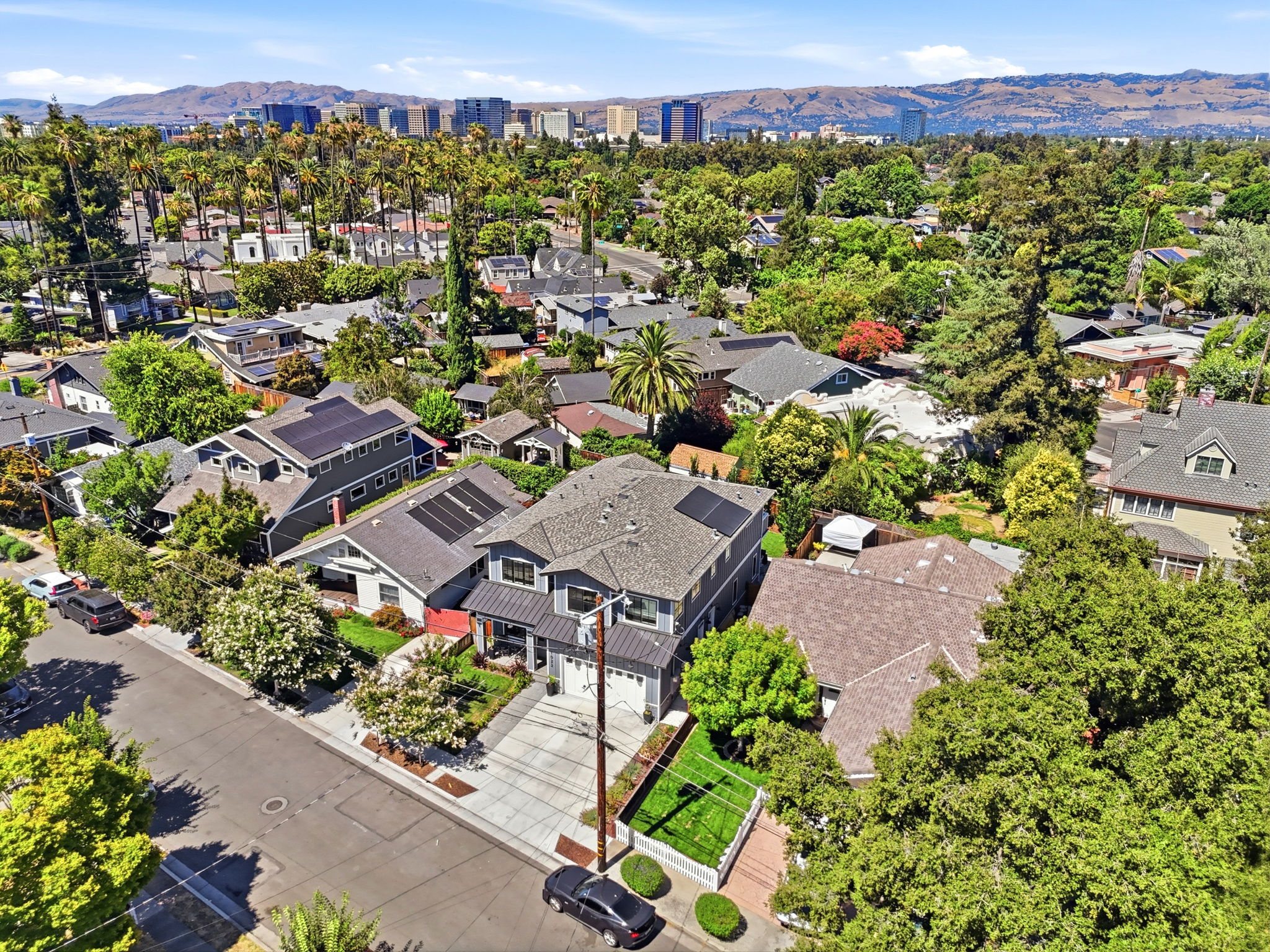 007_F8_AERIAL_1022 Clintonia Ave