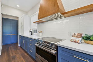 010_F8_1022 Clintonia Ave