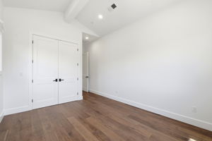 021_F8_1022 Clintonia Ave