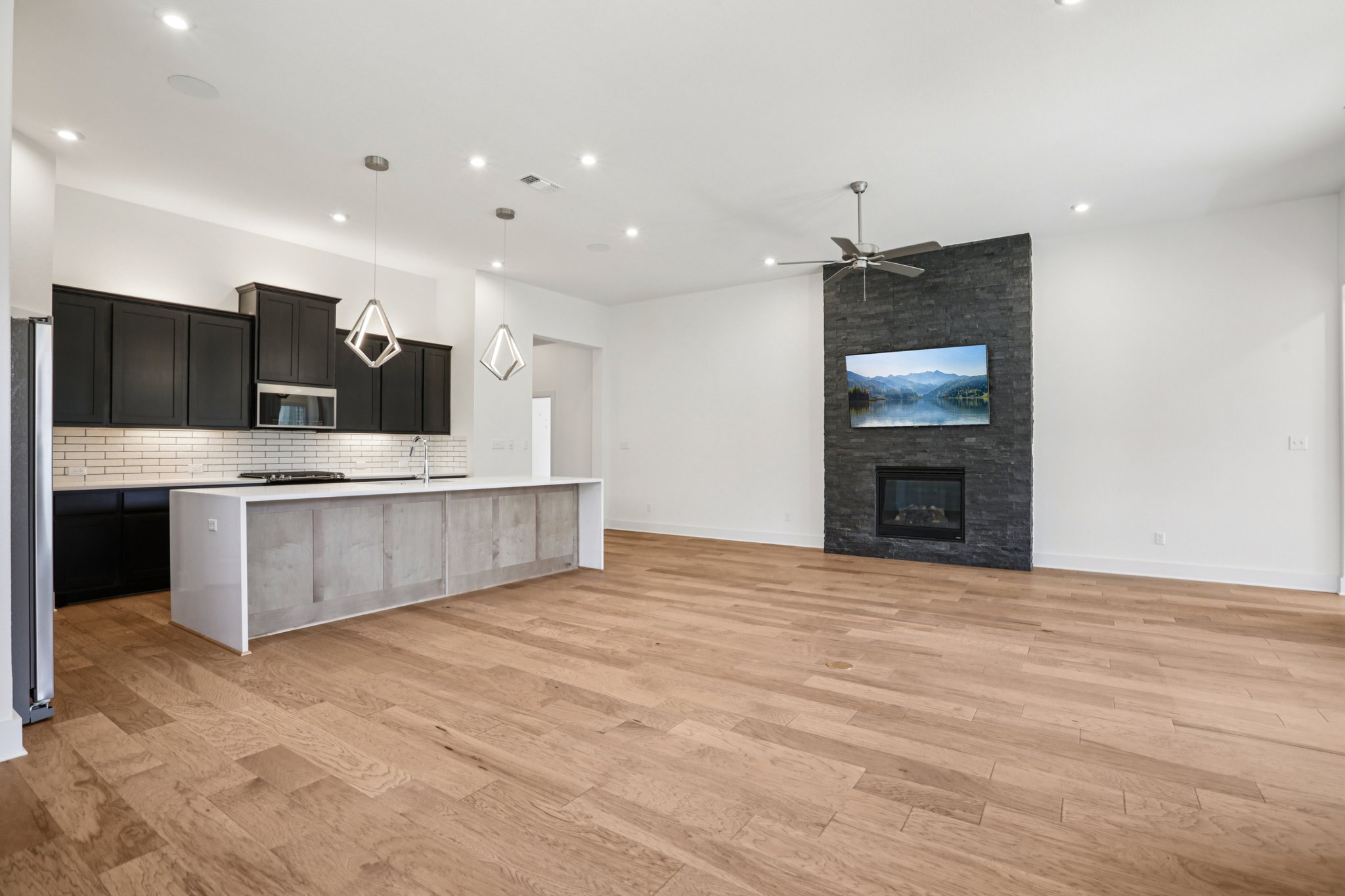 Texas Ash Ln-S0110-013.jpg