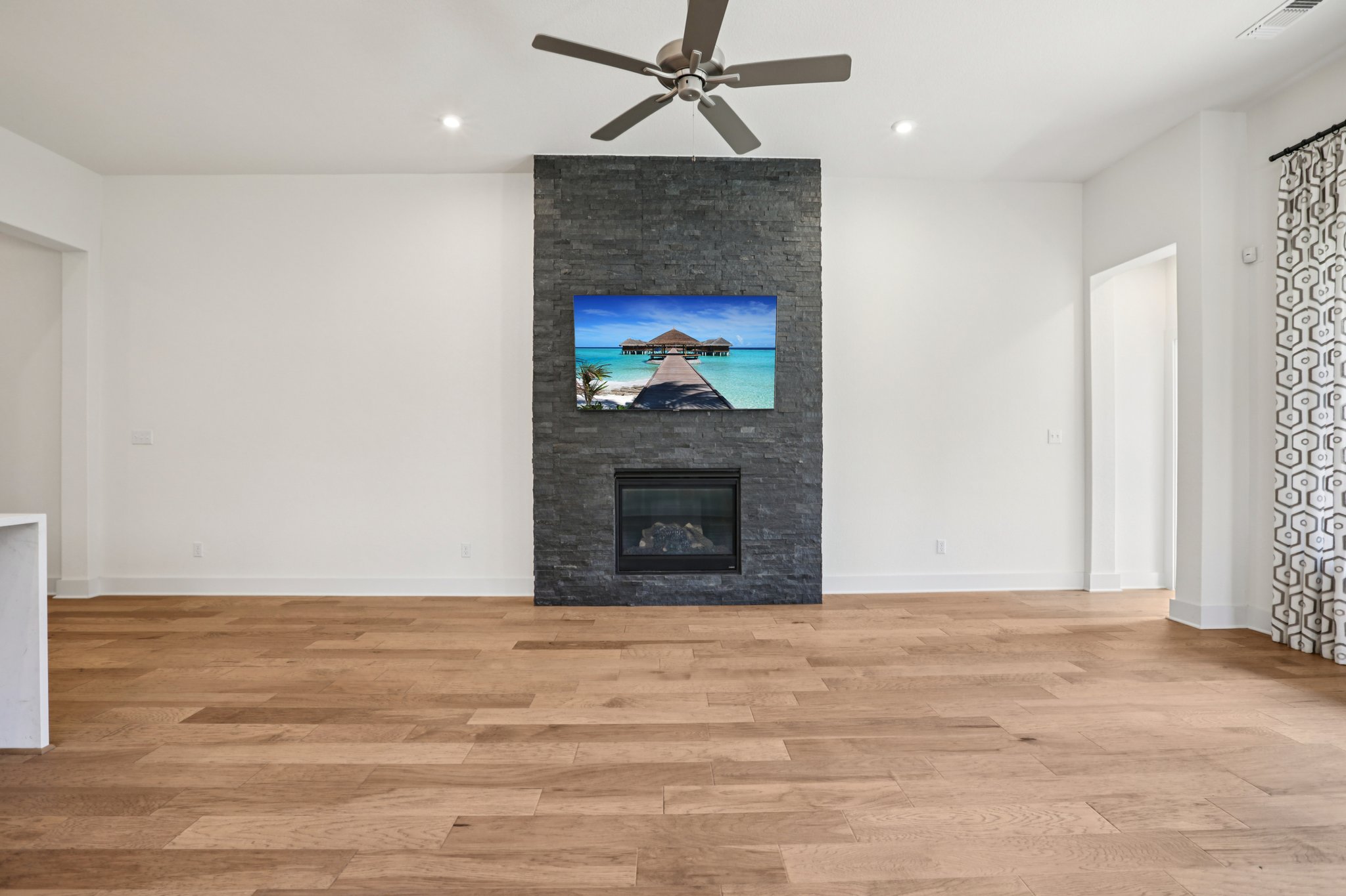 Texas Ash Ln-S0110-017.jpg