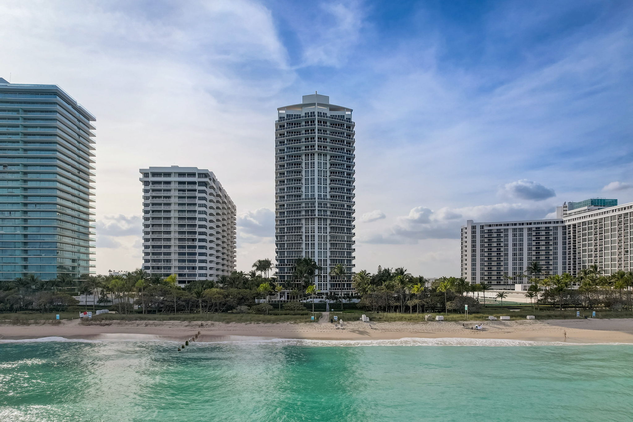 Collins Ave 303-079