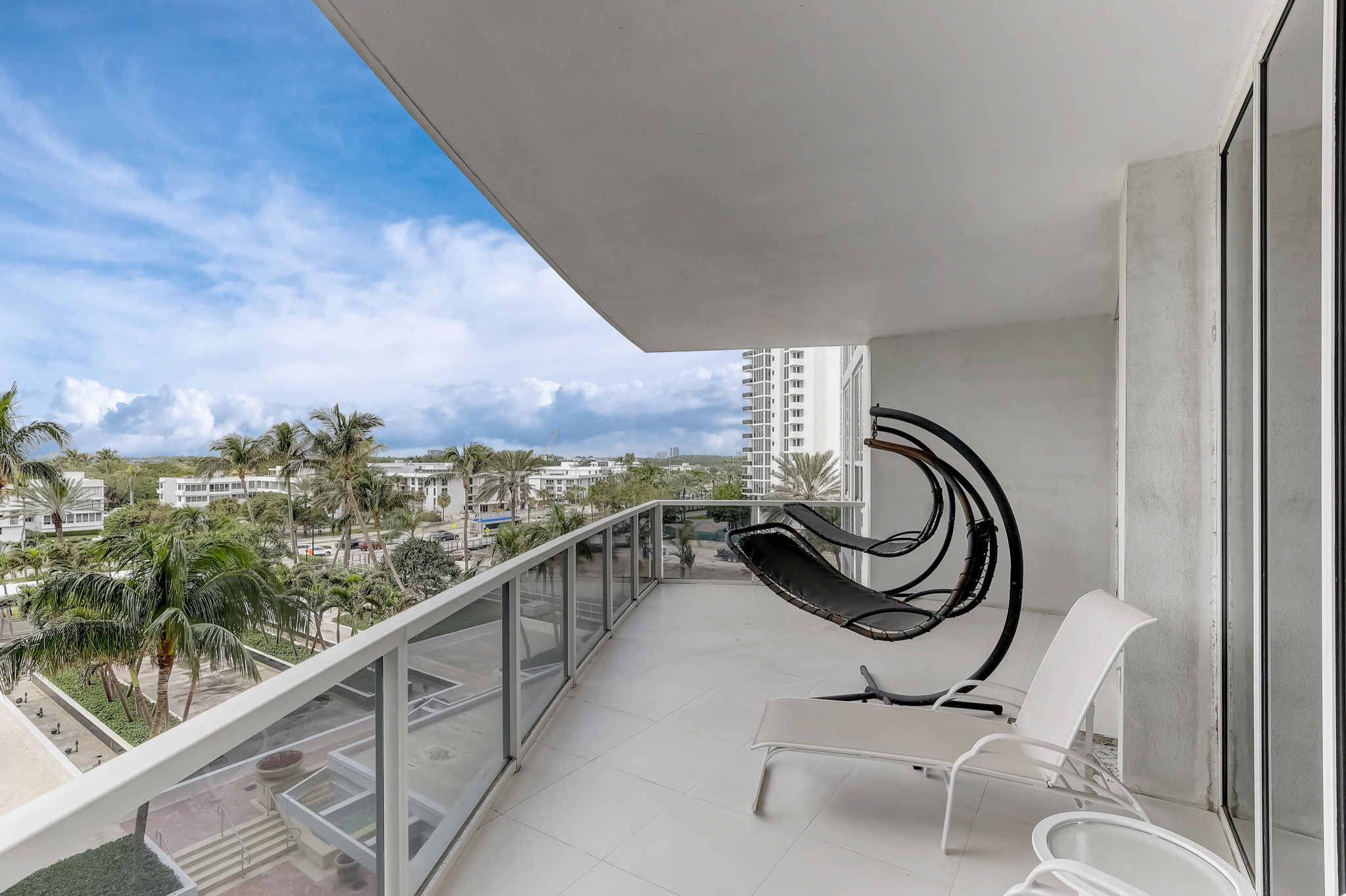 Collins Ave 303-071