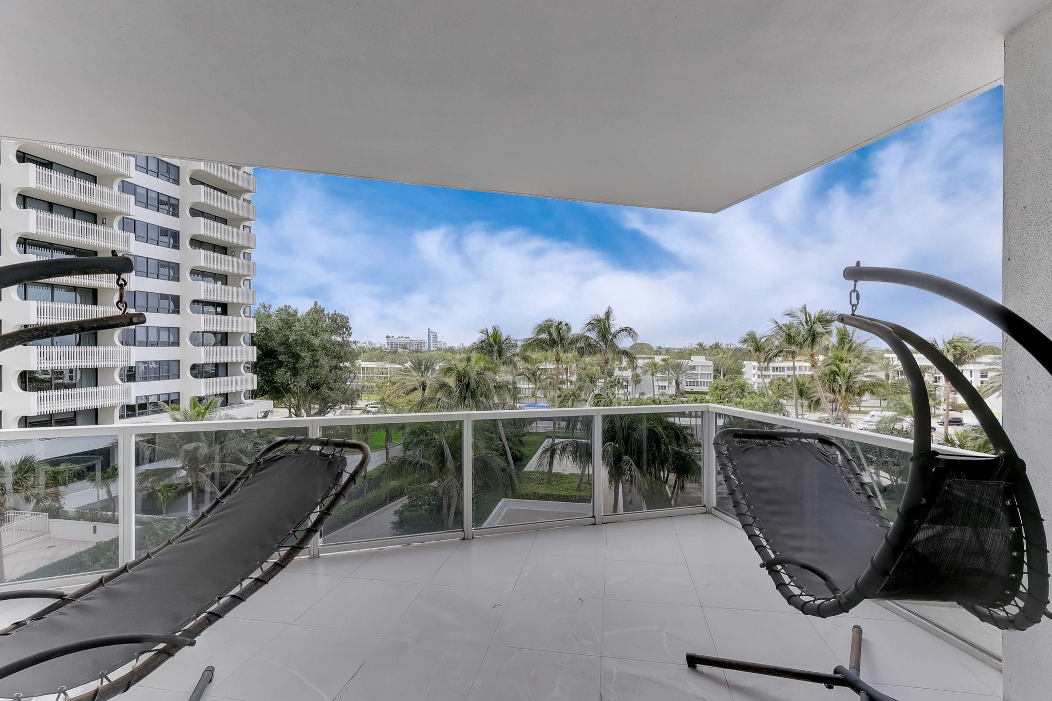 Collins Ave 303-069