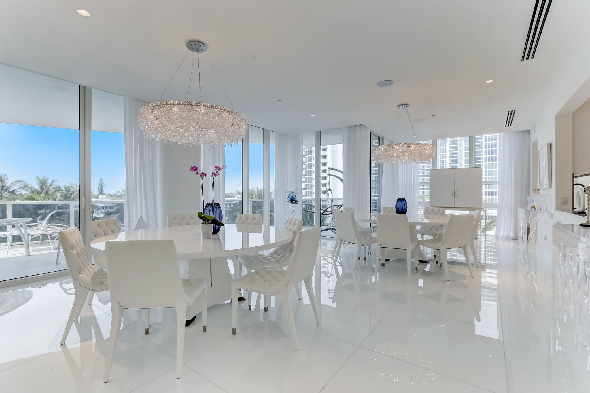 Collins Ave 303-031