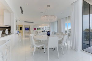 Collins Ave 303-032