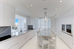 Collins Ave 303-034