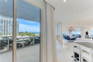 Collins Ave 303-049