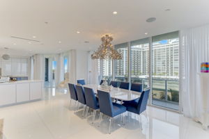 Collins Ave 303-055