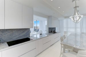 Collins Ave 303-035