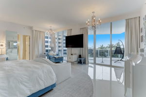 Collins Ave 303-013
