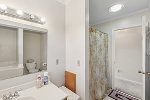 Upper level - Bathroom