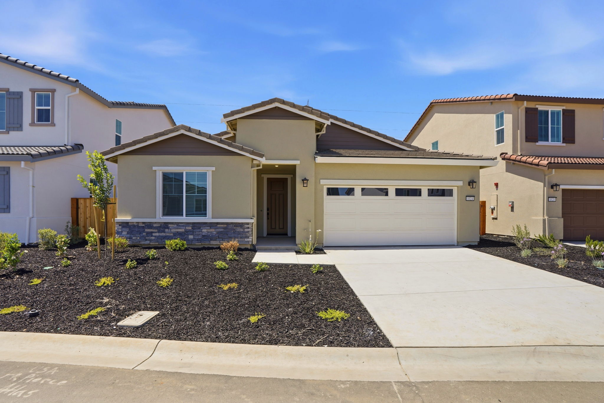 001_F8_1024 Bluebell Cir
