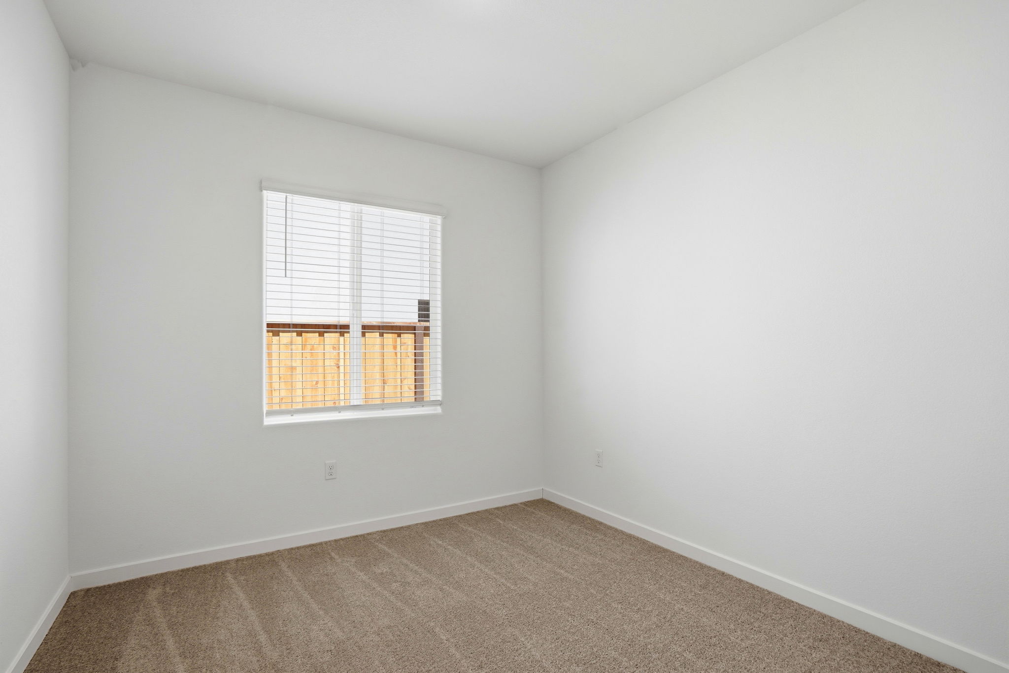 023_F8_1024 Bluebell Cir