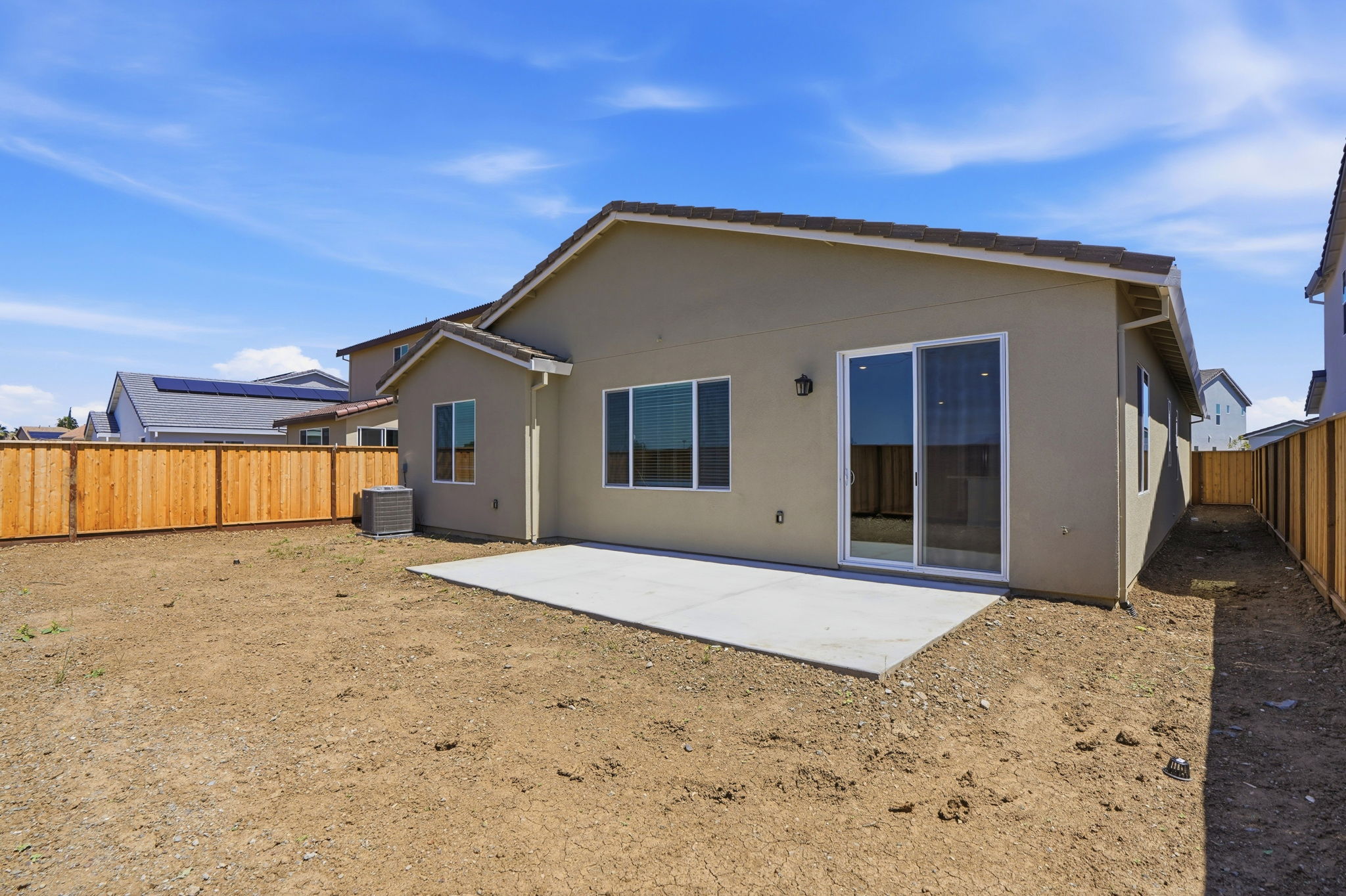 040_F8_1024 Bluebell Cir