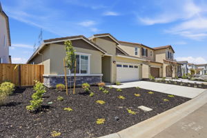 003_F8_1024 Bluebell Cir