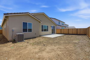 041_F8_1024 Bluebell Cir