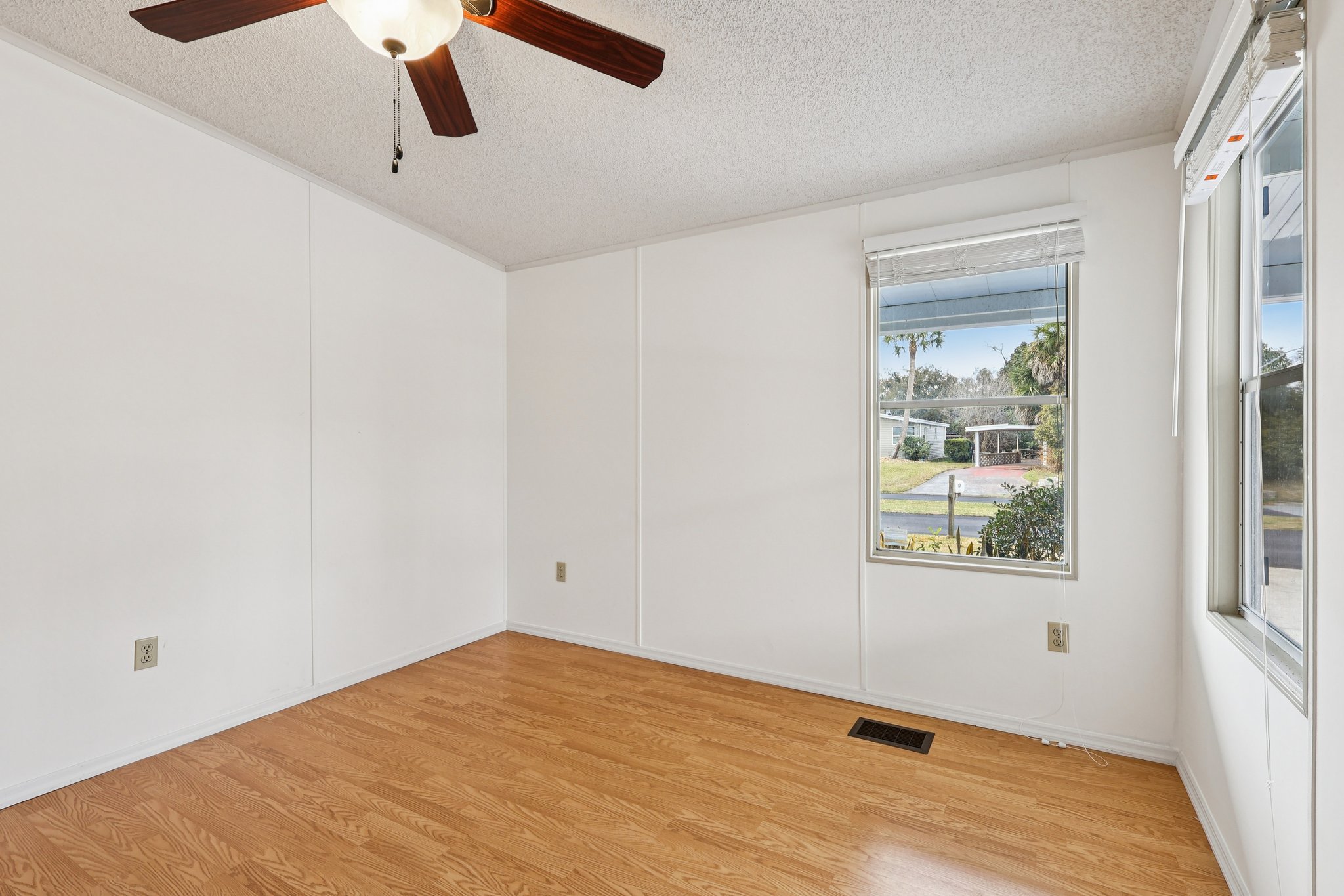 Hilltop Rd-S1902-018.jpg