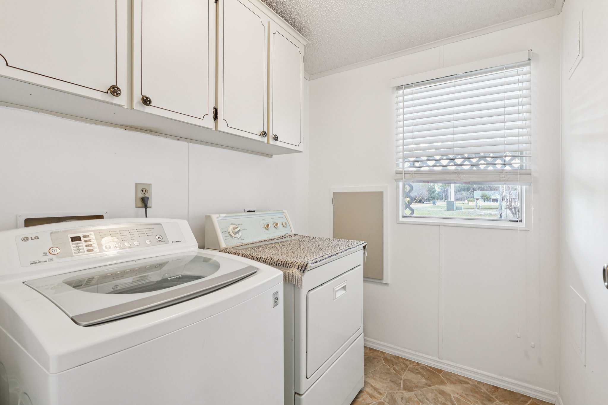 Hilltop Rd-S1902-021.jpg