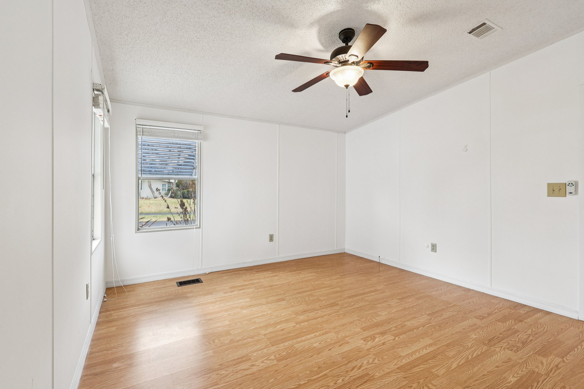 Hilltop Rd-S1902-022.jpg