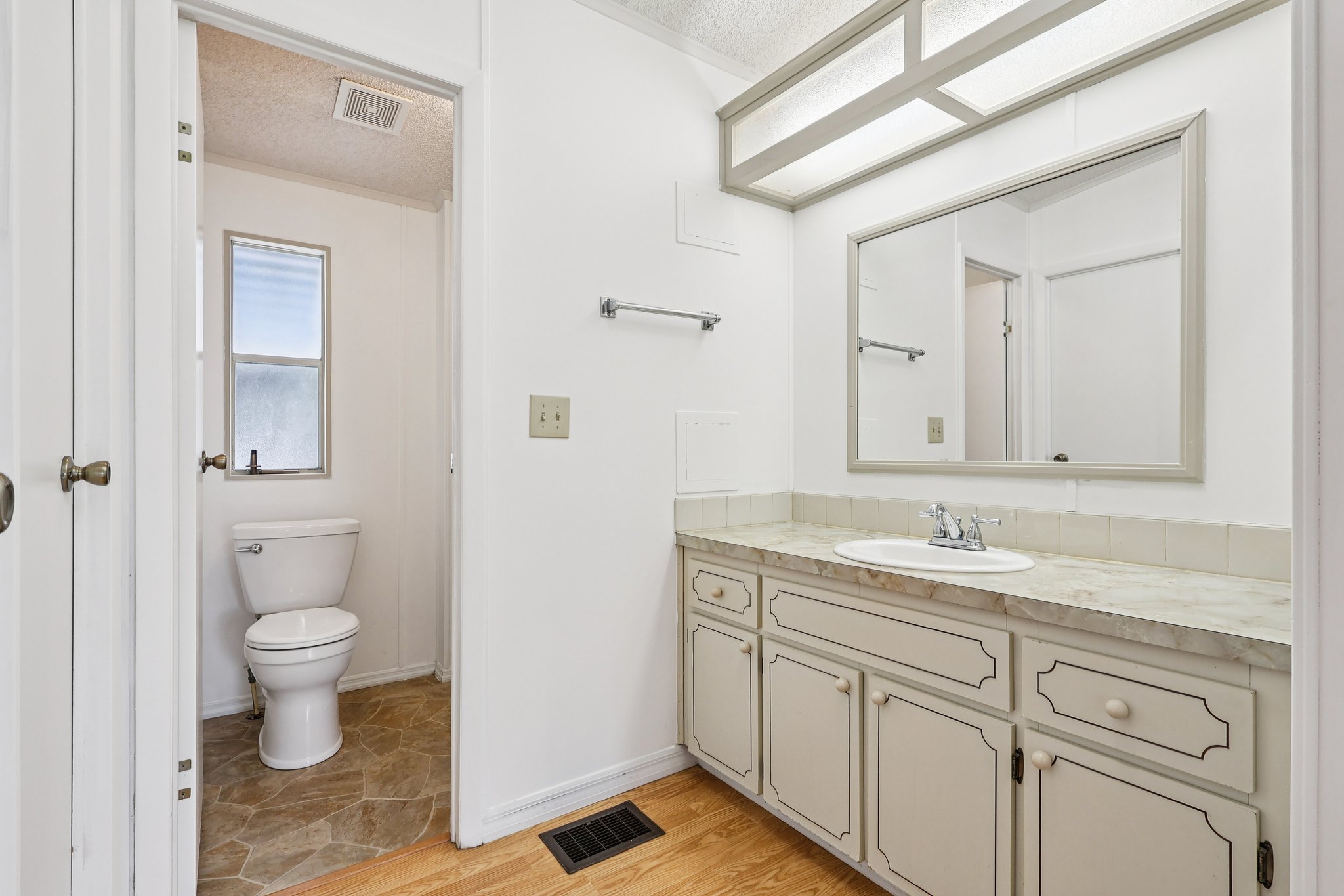 Hilltop Rd-S1902-025.jpg