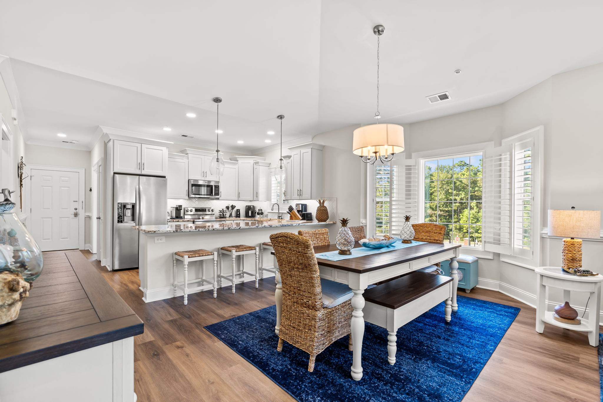 Kitchen & Dining