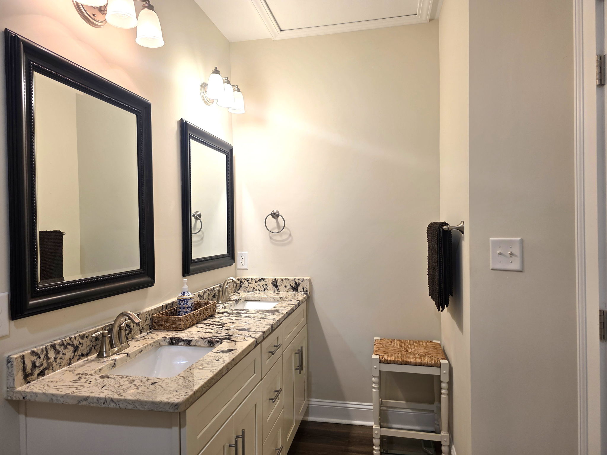 Dual Granite Vanity-Primary Bath