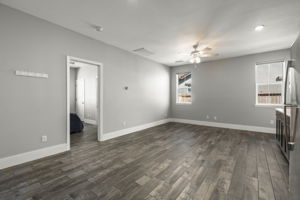  Photo 37