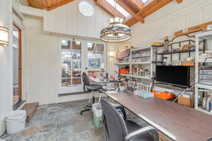 025_1025 Tamarind St 