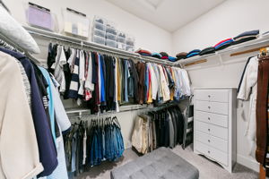 MASTER WALK-IN CLOSET