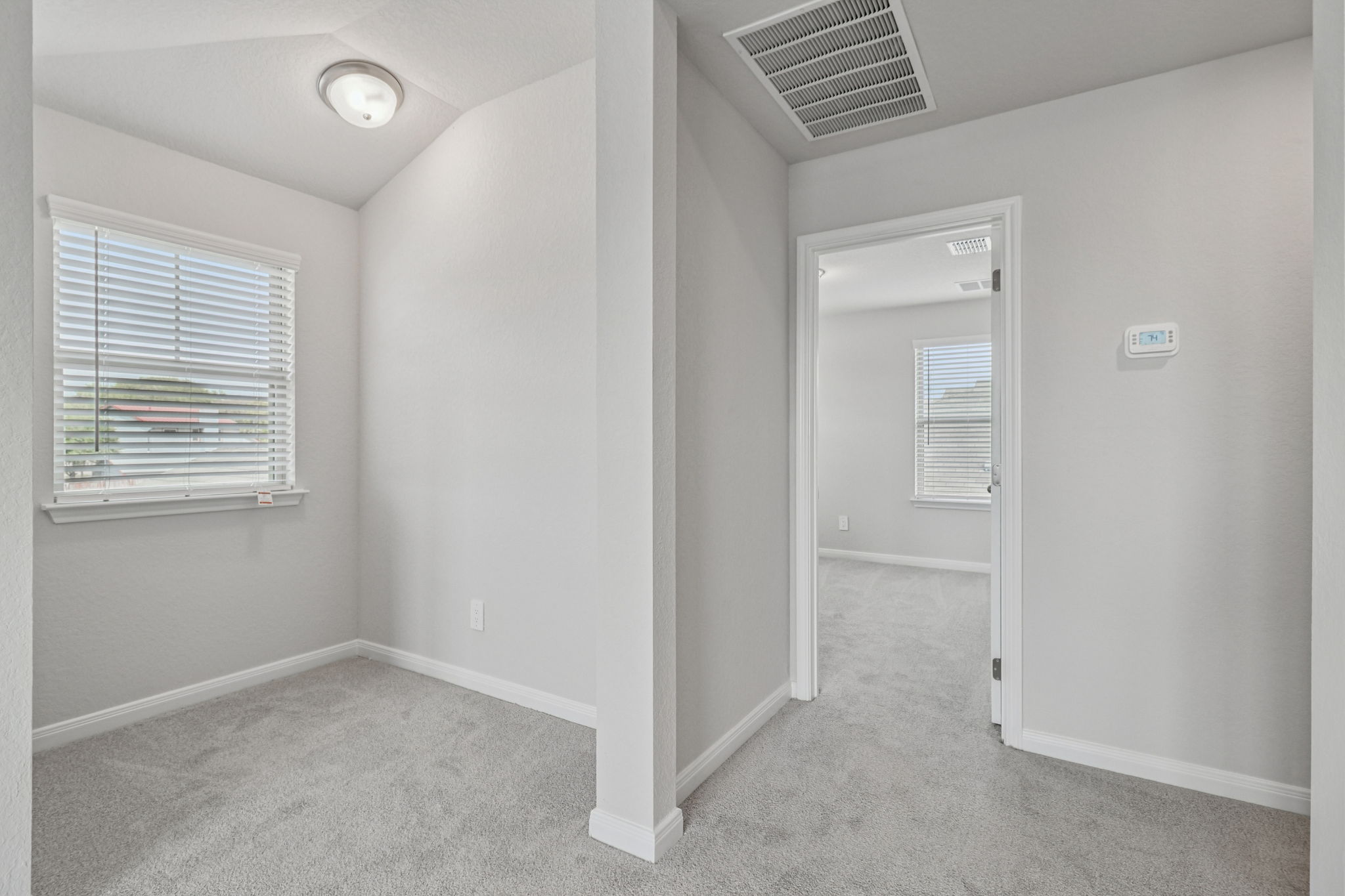 San Antonio East - Royal Crest - 10254 King Robert San Antonio TX 78239 - 040