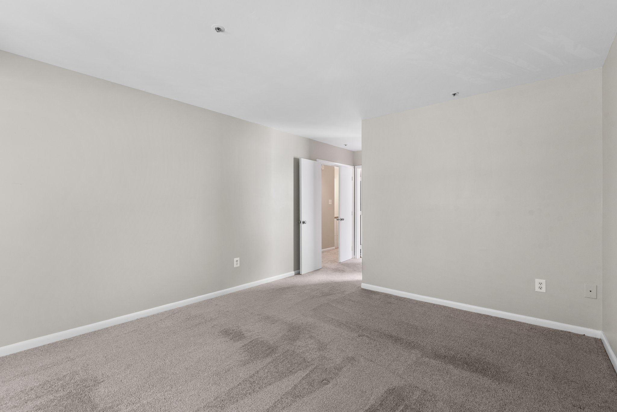 27. 10258 Wild Apple Cir.jpg