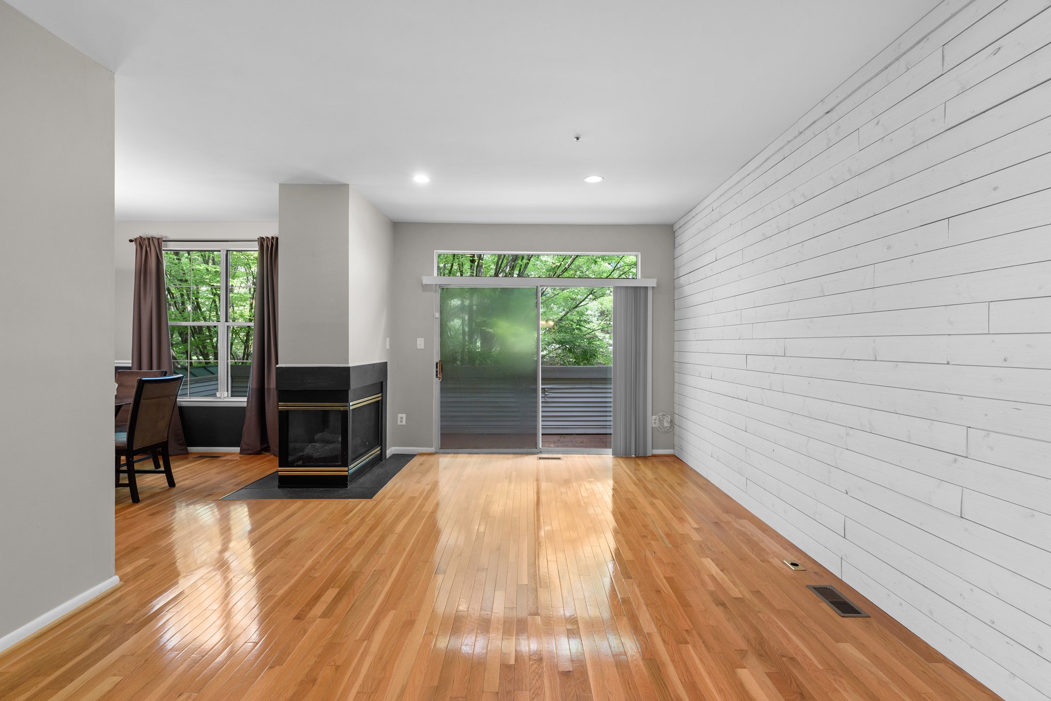 09. 10258 Wild Apple Cir.jpg