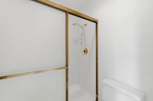 Primary Bathroom (2)