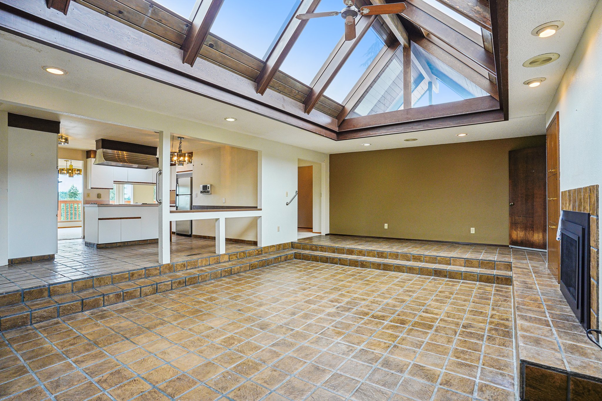 Crestwood Ln-S2907-009.jpg