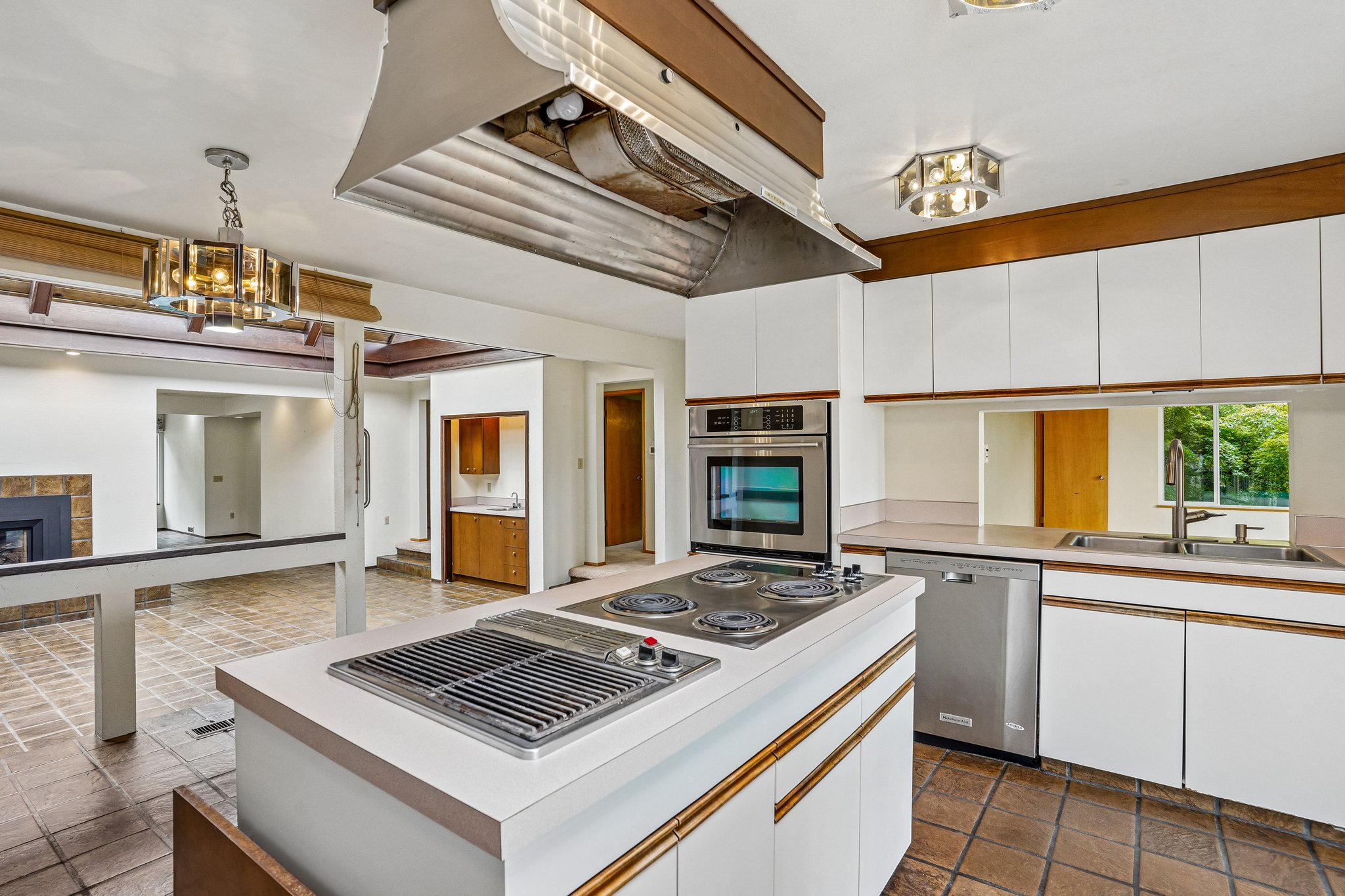 Crestwood Ln-S2907-017.jpg