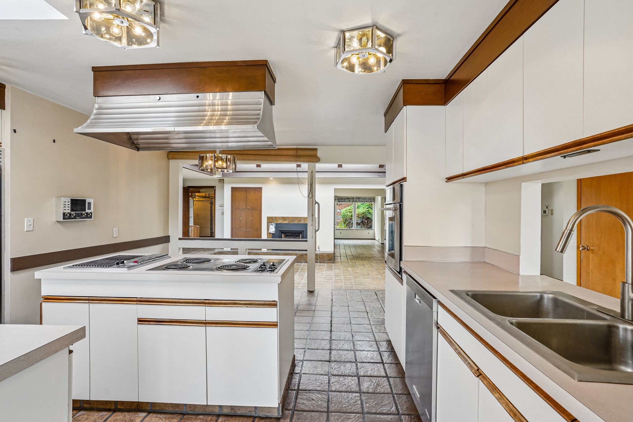 Crestwood Ln-S2907-018.jpg