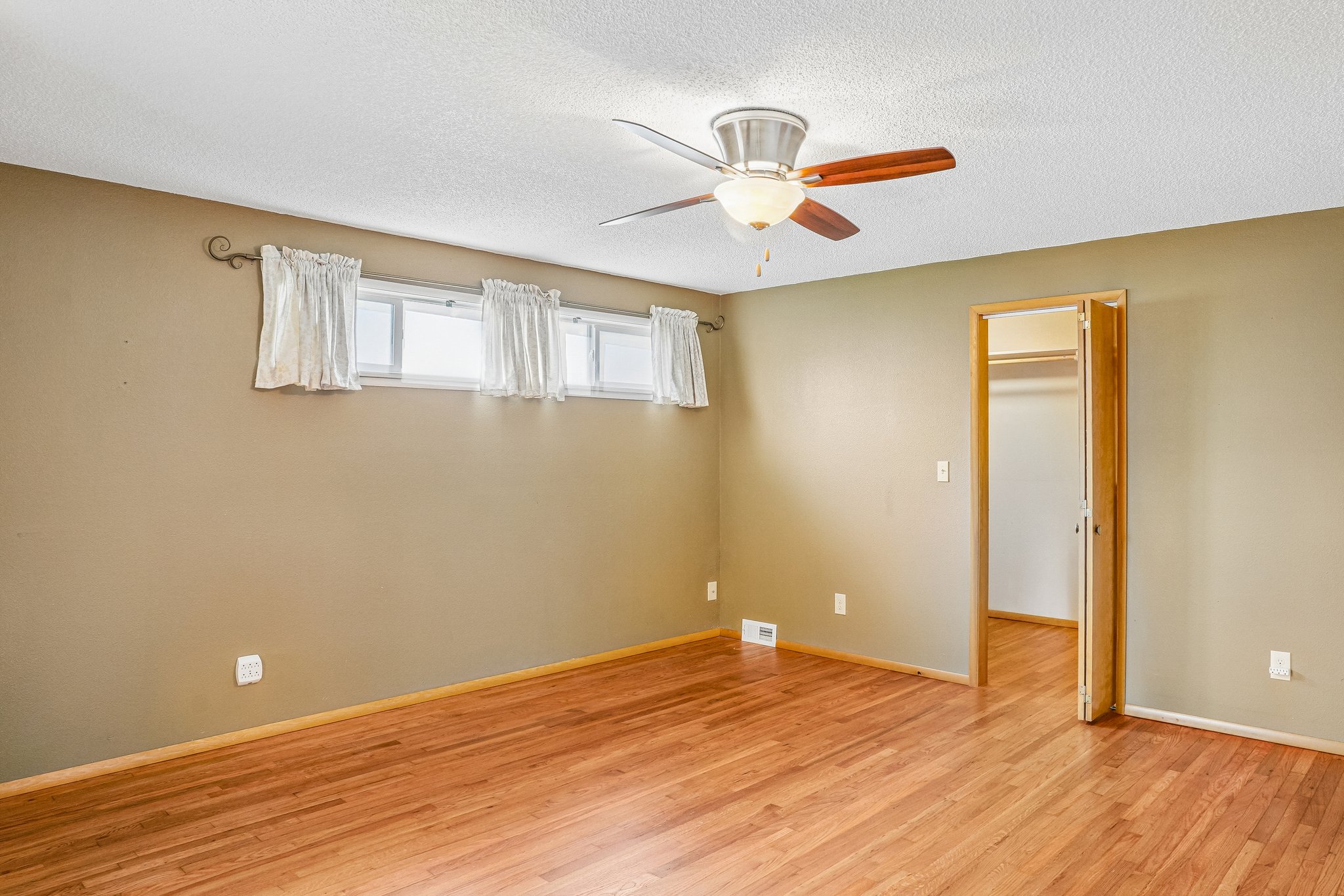 Crestwood Ln-S2907-024.jpg