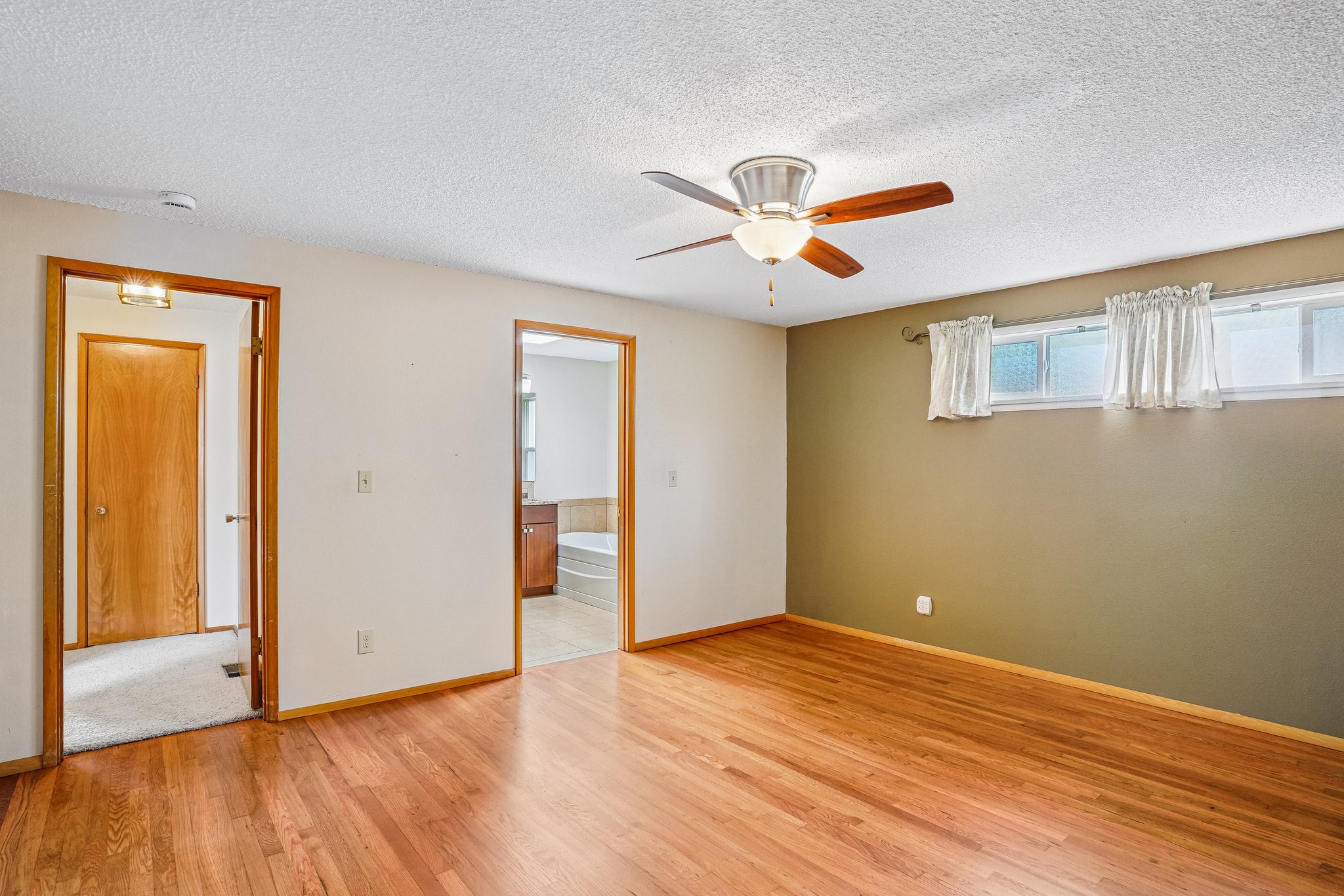 Crestwood Ln-S2907-026.jpg