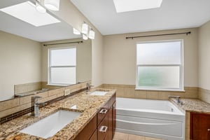 Crestwood Ln-S2907-030.jpg
