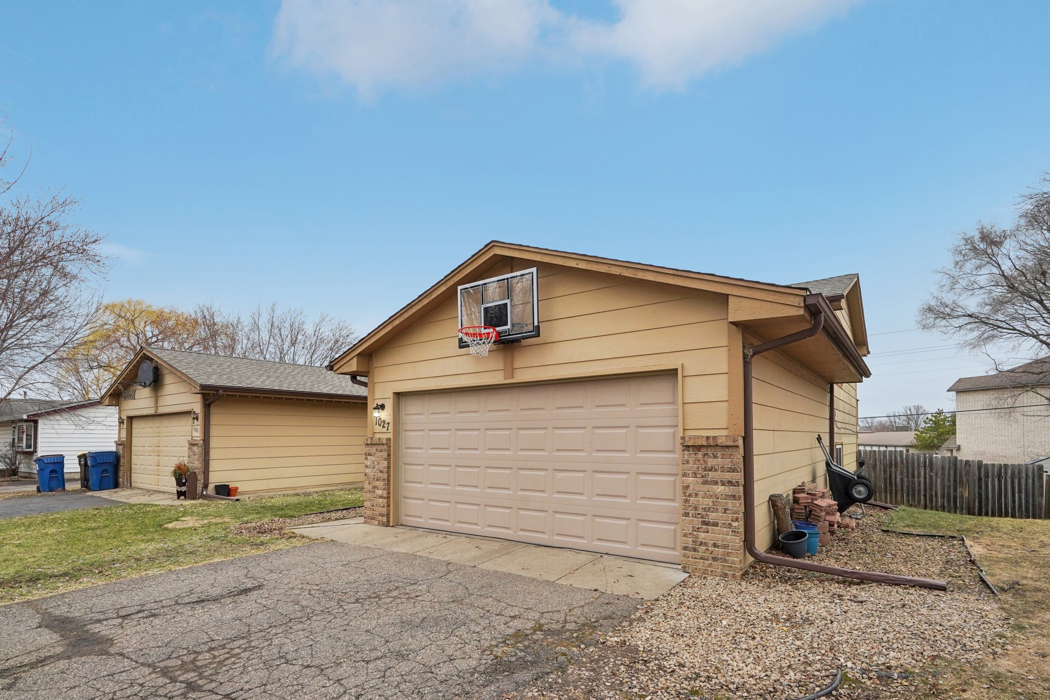 Eastview Cir-S1103-002.jpg