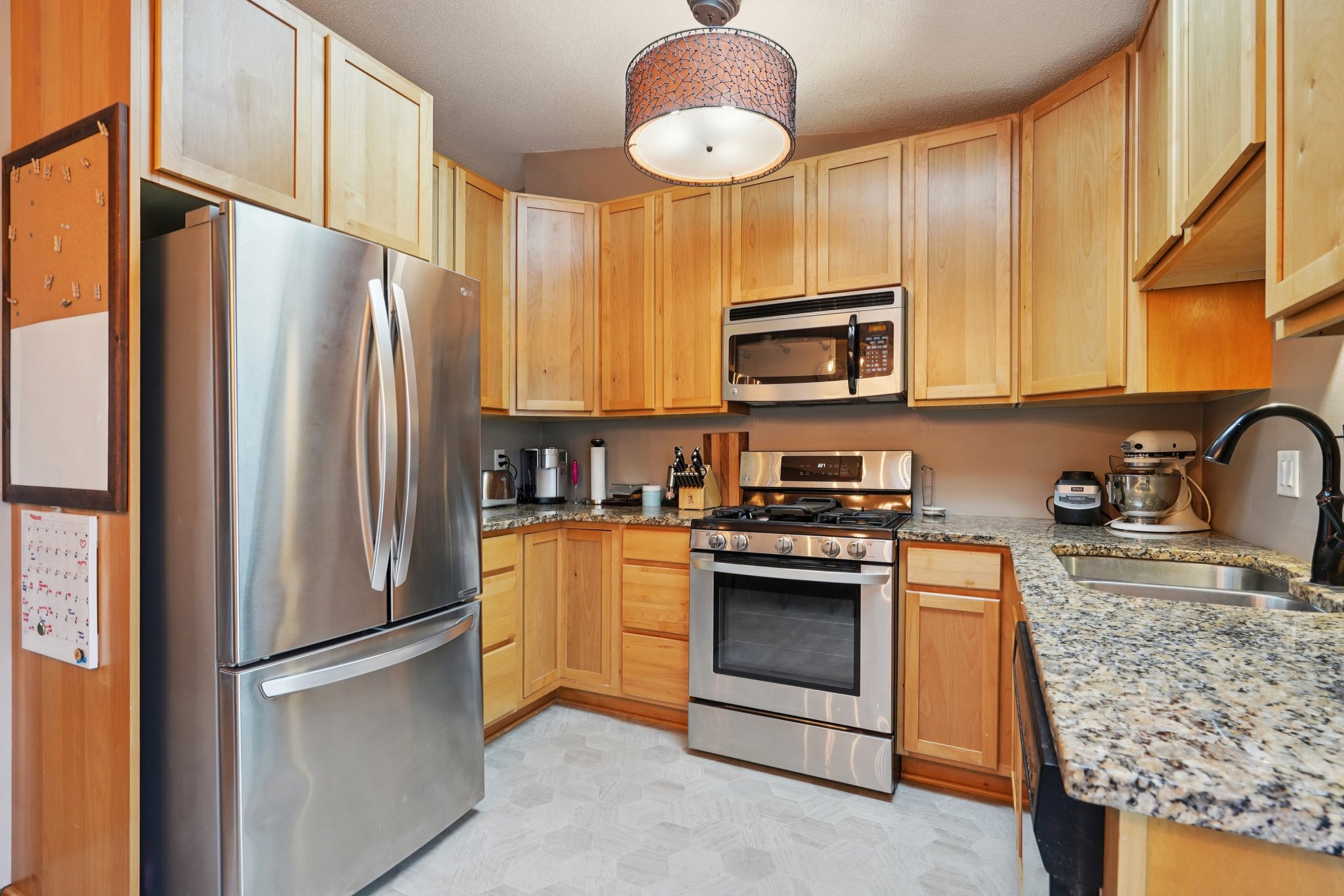 Eastview Cir-S1103-012.jpg