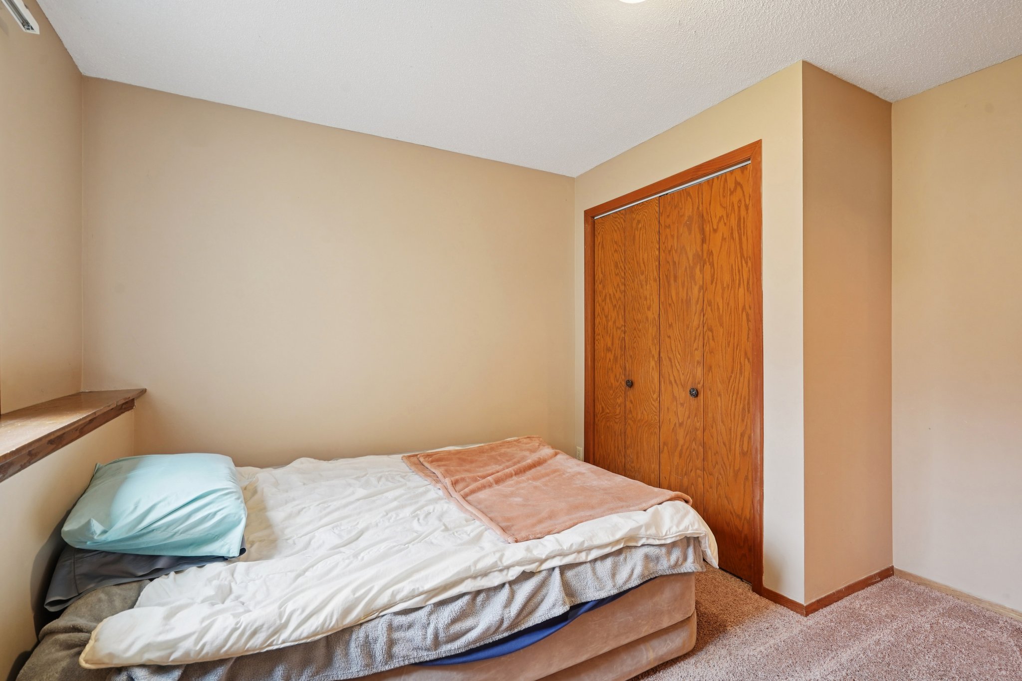 Eastview Cir-S1103-017.jpg