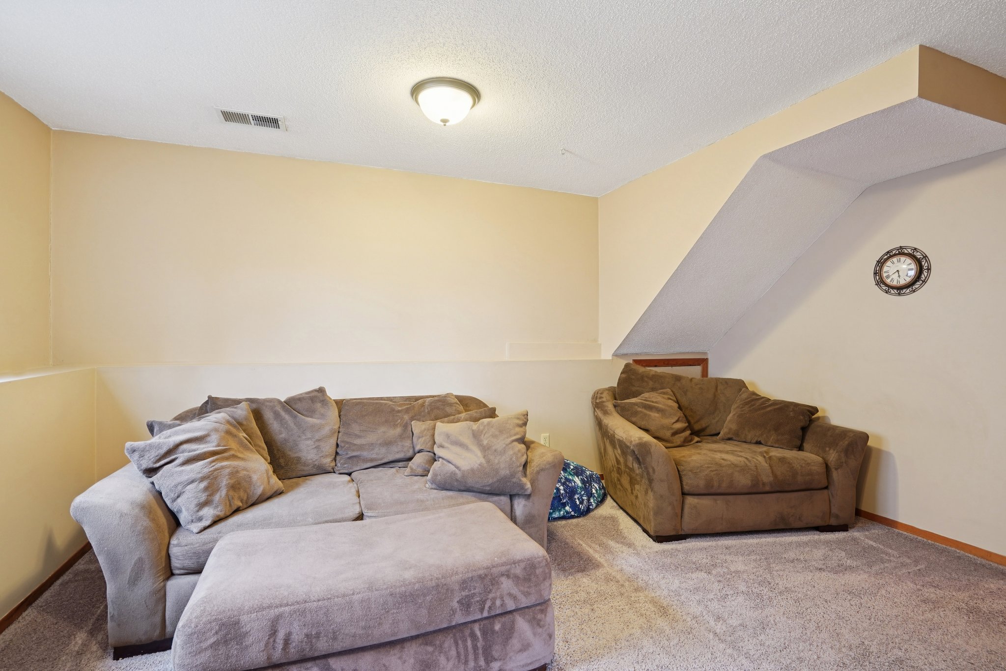 Eastview Cir-S1103-022.jpg