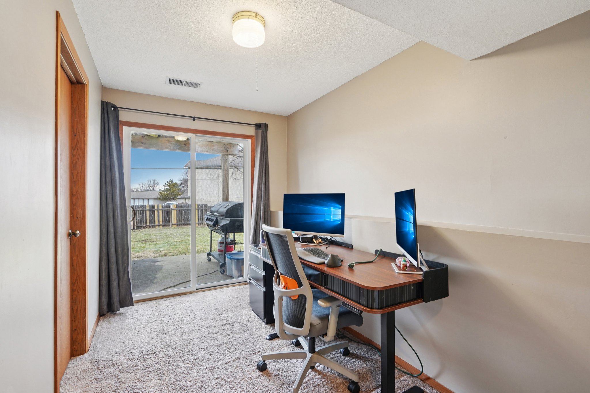 Eastview Cir-S1103-024.jpg